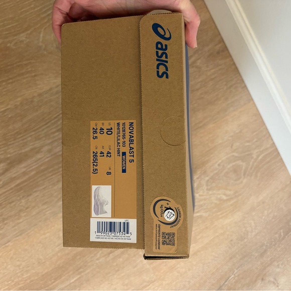 NIB ASICS Novablast 5 Sz 10 - Picture 6 of 6